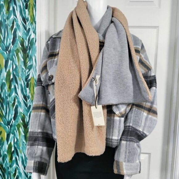 DONNI. Unisex Two-Tone Beige And Gray Soft Comfy Neck Warmer Scarf, NWT - Picture 3 of 14